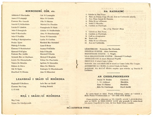 Central two page spread from programme for pantomine Muireann agus an Prionnsa