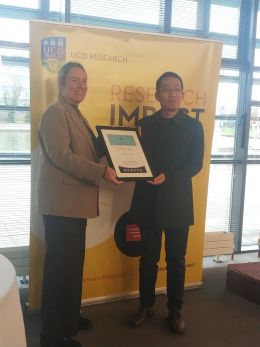 Dr Zhang accepting the award