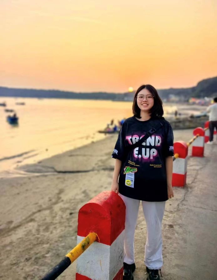 Wangli Li at the beach