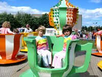 Tea cups merry go round.