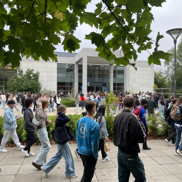 UCD students at orientation entering O'Reilly Hall Sept 2024